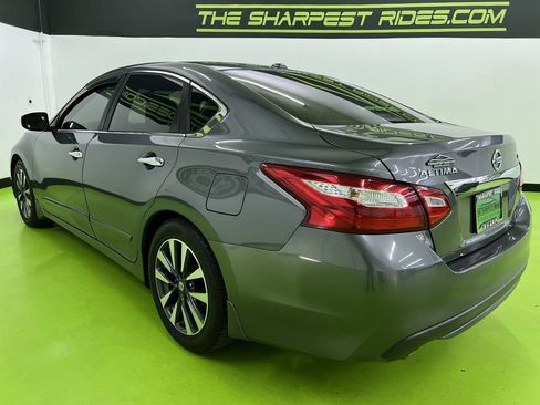 Used 2017 Nissan Altima 2.5 SV w/ Convenience Package FWD image 7