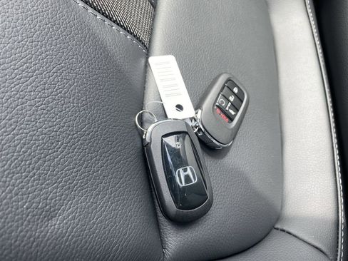 New 2025 Honda Pilot Touring image 31