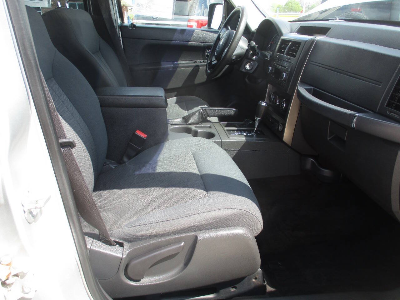 Used 2011 Jeep Liberty Sport AWD/4WD image 34