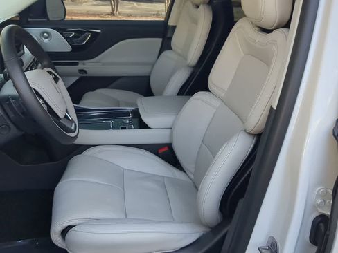 Used 2025 Lincoln Aviator Reserve w/ Luxury Package image 16