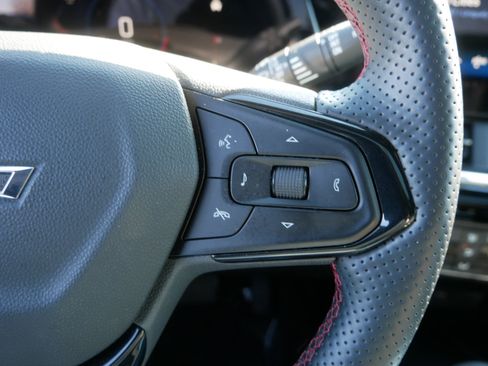 Used 2024 Chevrolet Trax RS w/ Sunroof Package image 27