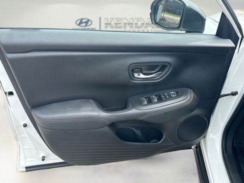 Used 2023 Honda HR-V Sport image 18