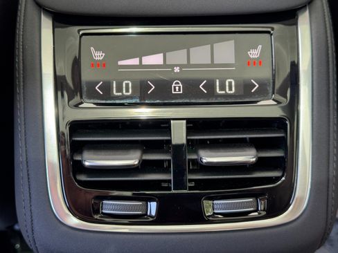 Used 2025 Volvo XC90 B5 Ultra w/ Protection Package Premier AWD/4WD image 39