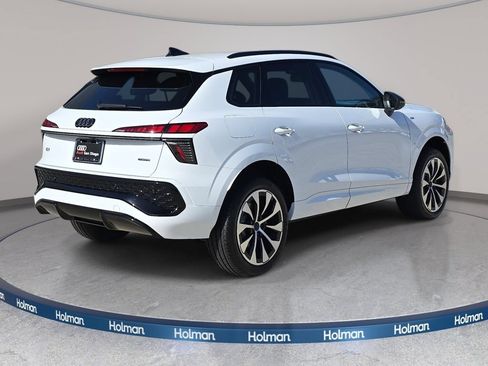 New 2026 Audi Q3 quattro 2.0T AWD/4WD image 5