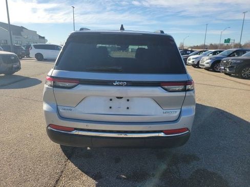 Used 2022 Jeep Grand Cherokee Limited image 23