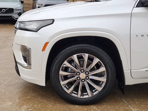 Used 2022 Chevrolet Traverse Premier FWD image 15