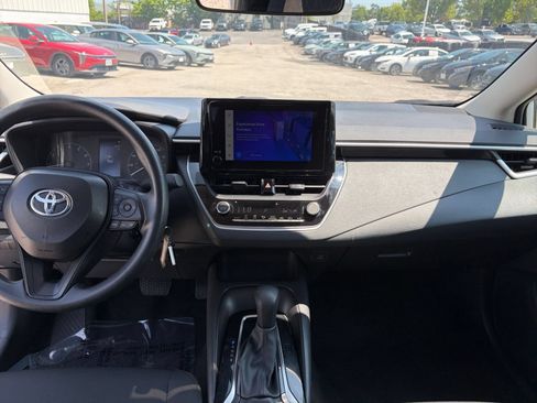 Used 2025 Toyota Corolla LE FWD image 30