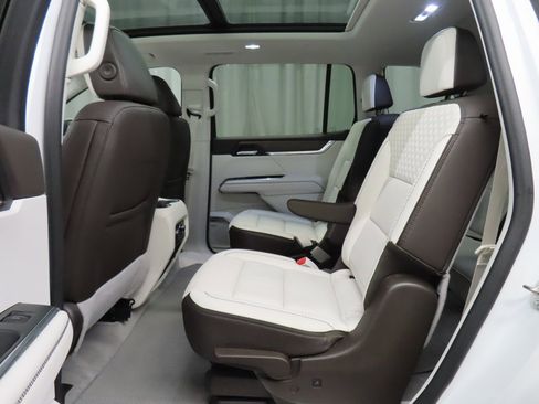 Used 2024 GMC Acadia Denali image 10