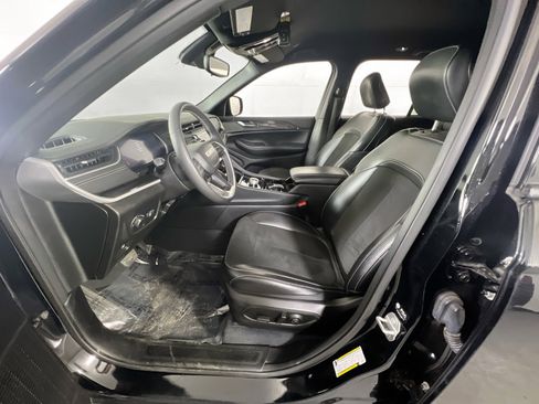 Used 2023 Jeep Grand Cherokee Altitude AWD/4WD image 20