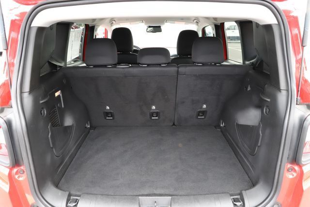 Used 2023 Jeep Renegade Trailhawk AWD/4WD image 7