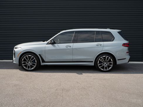 Used 2026 BMW X7 M60i AWD/4WD image 2