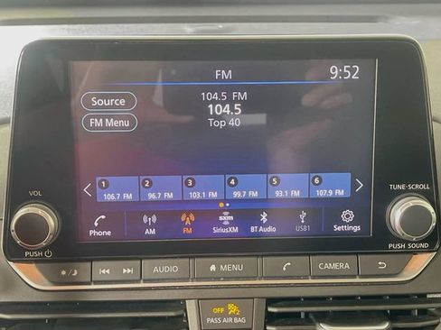 Used 2025 Nissan Altima 2.5 SV FWD image 15