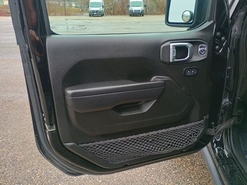 Used 2022 Jeep Wrangler Sport AWD/4WD image 17