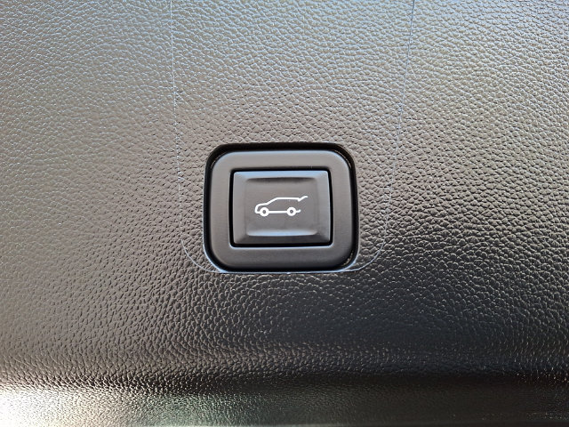 Used 2023 Chevrolet Traverse LT FWD image 31