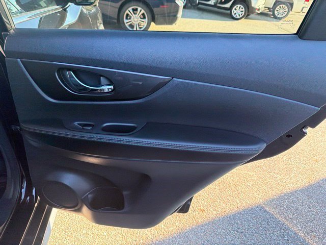 Used 2019 Nissan Rogue SV w/ Premium Package AWD/4WD image 17