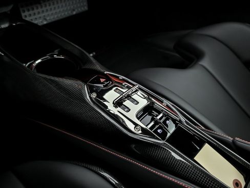 Used 2021 Ferrari SF90 Stradale image 41