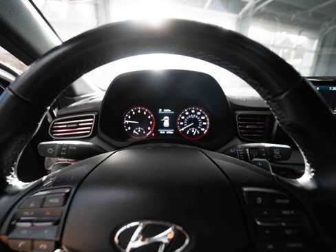 Used 2019 Hyundai Veloster 2.0 Premium image 15