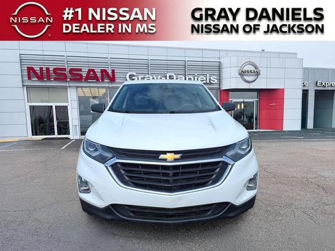 Used 2020 Chevrolet Equinox LS w/ LS Convenience Package FWD image 2