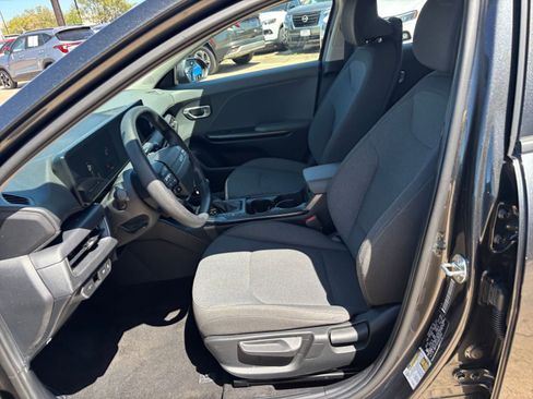 Used 2025 Kia K4 LXS image 24