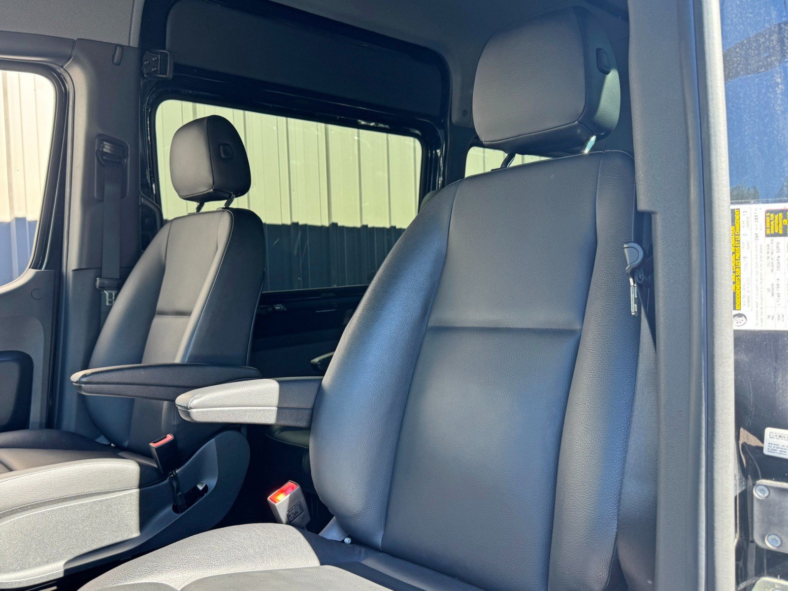 Used 2024 Mercedes-Benz Sprinter 2500 image 33