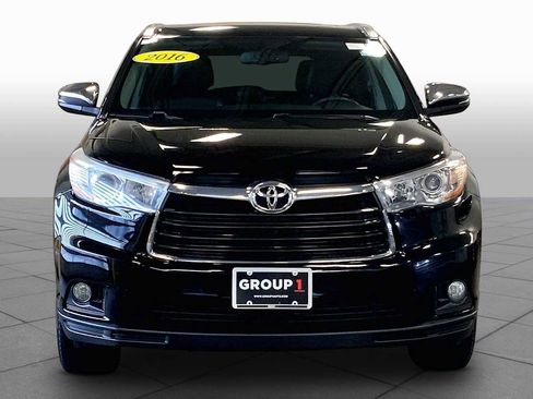 Used 2016 Toyota Highlander XLE AWD/4WD image 4