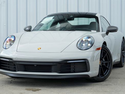 Used 2024 Porsche 911 Carrera T image 3
