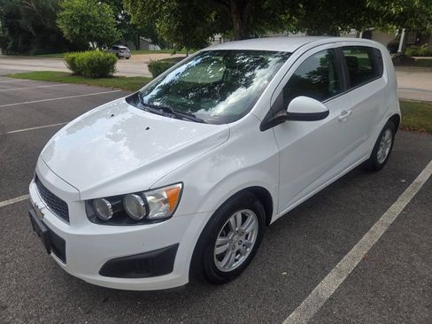 Used 2015 Chevrolet Sonic LT FWD image 3