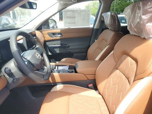 New 2026 Nissan Pathfinder Platinum image 10