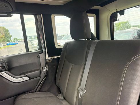 Used 2017 Jeep Wrangler Unlimited Rubicon w/ Cold Weather Group AWD/4WD image 23