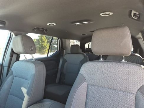 Used 2023 Chevrolet Traverse LT image 17
