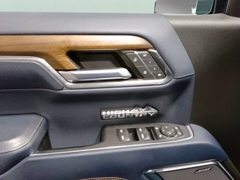 Used 2023 Chevrolet Silverado 1500 High Country w/ High Country Premium Package AWD/4WD image 10