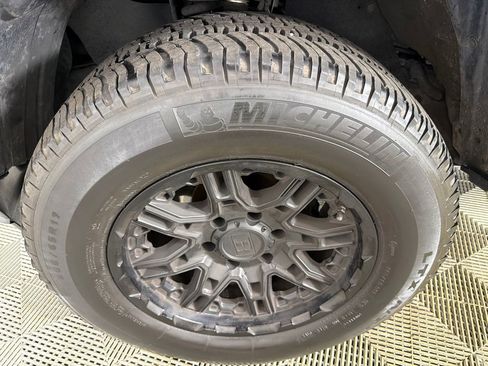 Used 2017 Toyota Tacoma SR5 w/ Tow Package RWD image 11