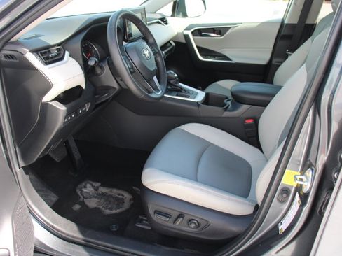Used 2022 Toyota RAV4 XLE Premium FWD image 11