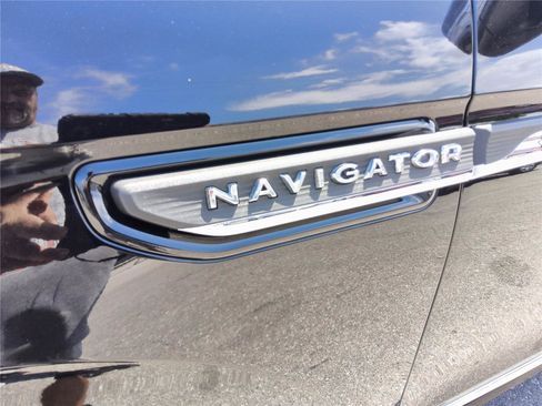 Certified 2024 Lincoln Navigator L Reserve AWD/4WD image 10