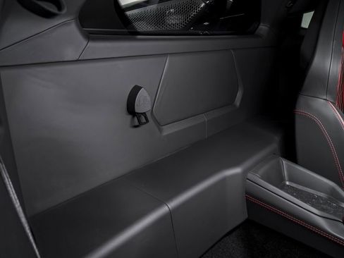 Used 2024 Lamborghini Revuelto image 30