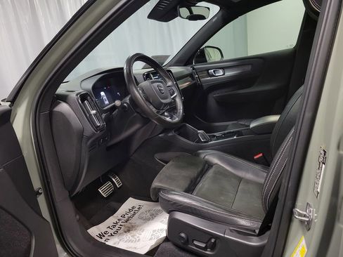 Used 2021 Volvo XC40 P8 Recharge w/ Advanced Package image 12