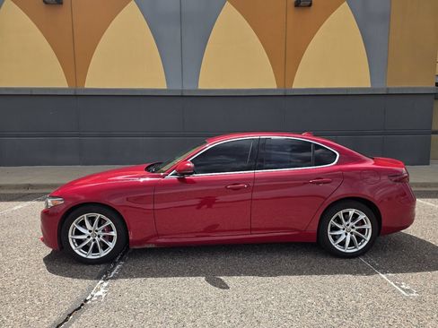 Used 2018 Alfa Romeo Giulia AWD image 2