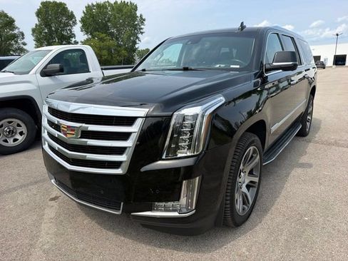 Used 2016 Cadillac Escalade ESV Luxury AWD/4WD image 2