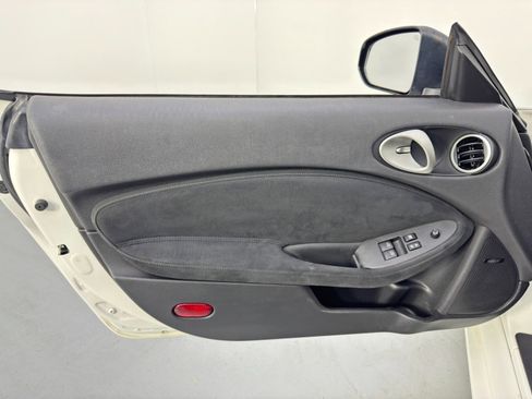 Used 2014 Nissan 370Z Touring w/ Sport Package image 34