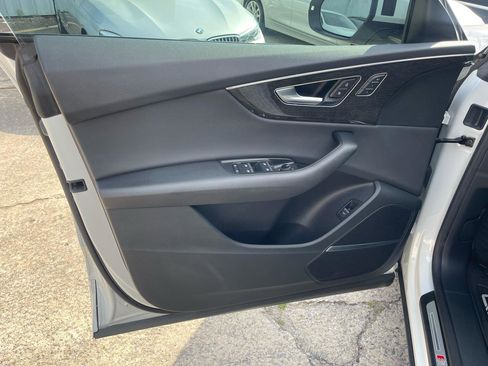 Used 2019 Audi Q8 Premium Plus AWD/4WD image 6