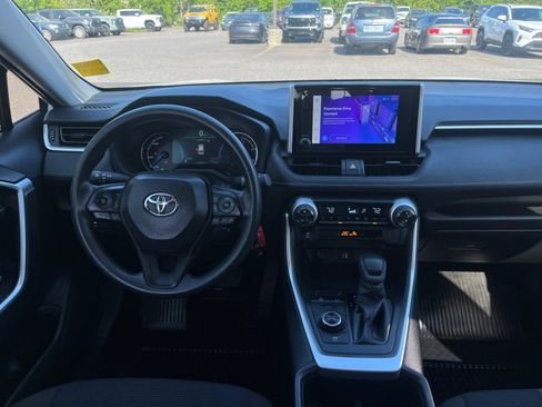 Used 2025 Toyota RAV4 LE AWD/4WD image 25