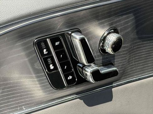 Used 2025 Cadillac Lyriq Luxury AWD/4WD image 20