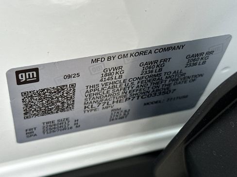 Used 2026 Chevrolet Trax LT w/ Sunroof Package FWD image 32