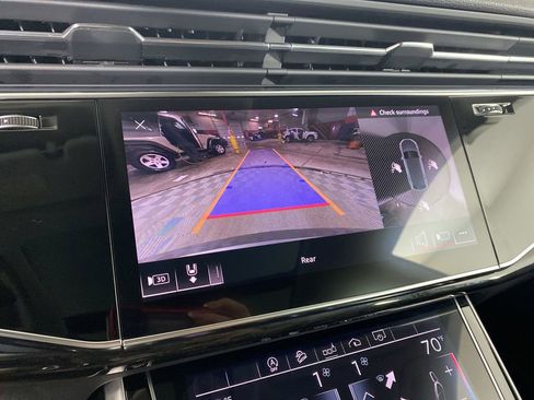 Used 2019 Audi Q8 Premium Plus w/ Premium Plus image 18