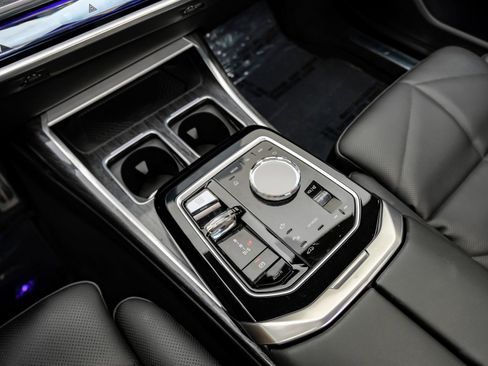 Used 2024 BMW 740i w/ Premium Package 2 image 32