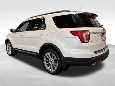 Used 2018 Ford Explorer XLT w/ Equipment Group 202A image 3