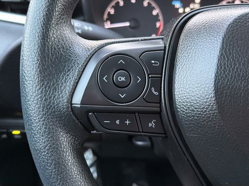 Used 2025 Toyota Corolla LE FWD image 17