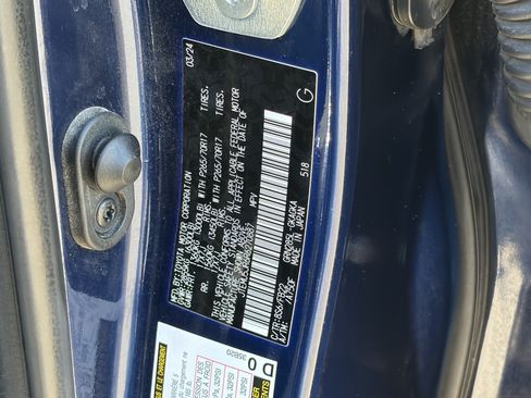 Certified 2024 Toyota 4Runner SR5 AWD/4WD image 30