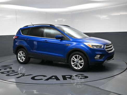 Used 2018 Ford Escape SE w/ SE Sync 3 Package FWD image 2
