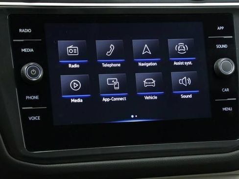 Certified 2024 Volkswagen Tiguan SE w/ Panoramic Sunroof Package FWD image 17